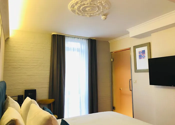 Chassé Residency Hotel